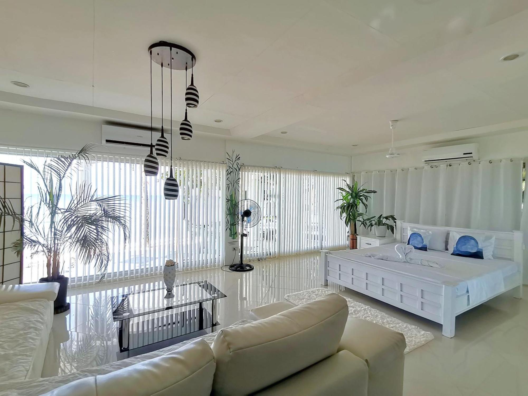 Beach Front White House Villa Maria  エクステリア 写真