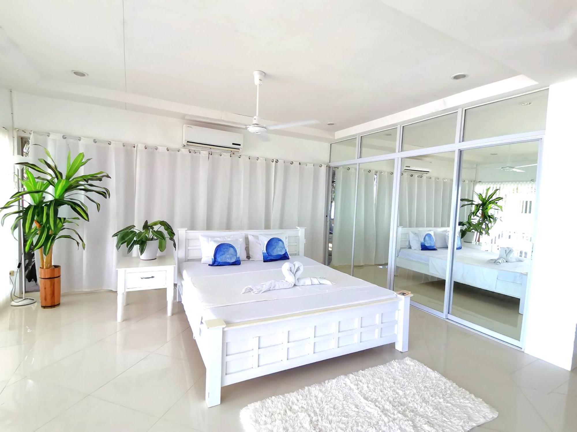 Beach Front White House Villa Maria  エクステリア 写真